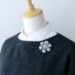 雪の結晶＊ビーズ刺繍のブローチ（22mbw-M-1）