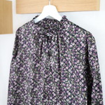 aさま専用ページ＊リバティ＊フリルネックブラウス（9号)