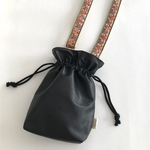 フェイクレザー×刺繍リボン　3wayスマホショルダーバッグ（スマホショルダーストラップ）