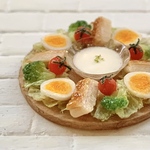ミニチュア　照り焼きチキンとゆで卵のパワーサラダ