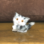 白とグレーのねこちゃんのブローチ