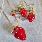 いちご価格🍓真っ赤な大ぶり苺のネックレスとお揃い✨苺のピアス3wayセット🍀