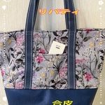 特別製作品💕Lサイズ💕ポケット5つ　肩紐長め　リバティ　タナローン使用　底は合皮　ハンドメイド　大きめバッグ　マチ14あり　荷物が多い方　お正月のプレゼントに！