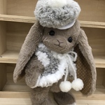 ハンドメイド　冬のオシャレ❤️モコモコファーベスト&ニットキャスケットを着たテディベア風垂れ耳ウサギ🐇ぬいぐるみ　来年は卯年