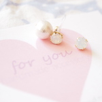 【アウトレット】”for you” コットンパール8mmと5mmカラーストーン　樹脂ノンホールイヤリング 