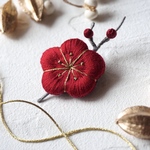 【受注制作】梅花の刺繍ブローチ