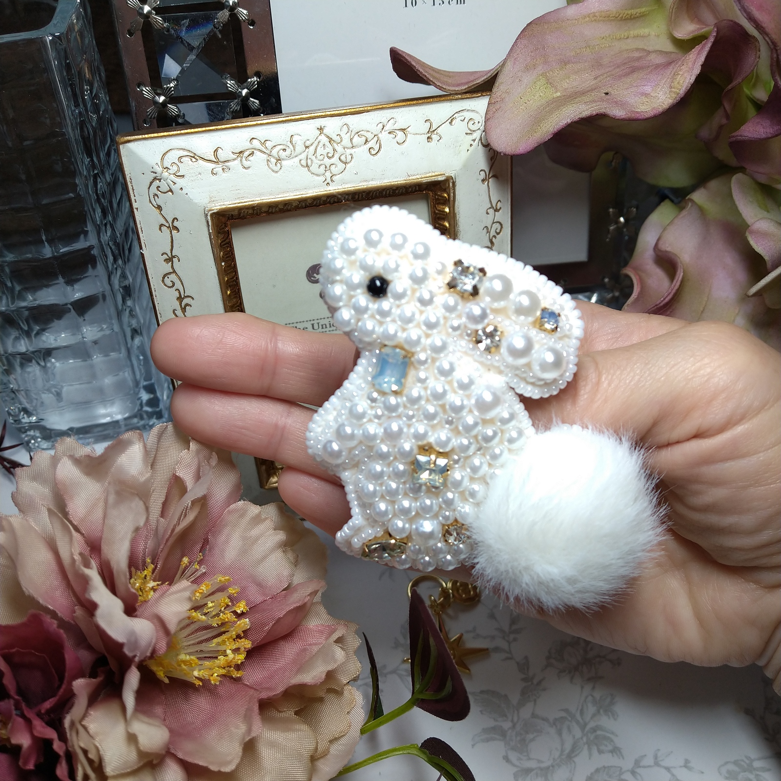雪うさぎ〜再販💕︎💕︎〜ビーズ刺繍ブローチ うさぎ 干支うさぎの