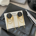 マットブラック×ゴールドチェーンのシンメトリーピアス