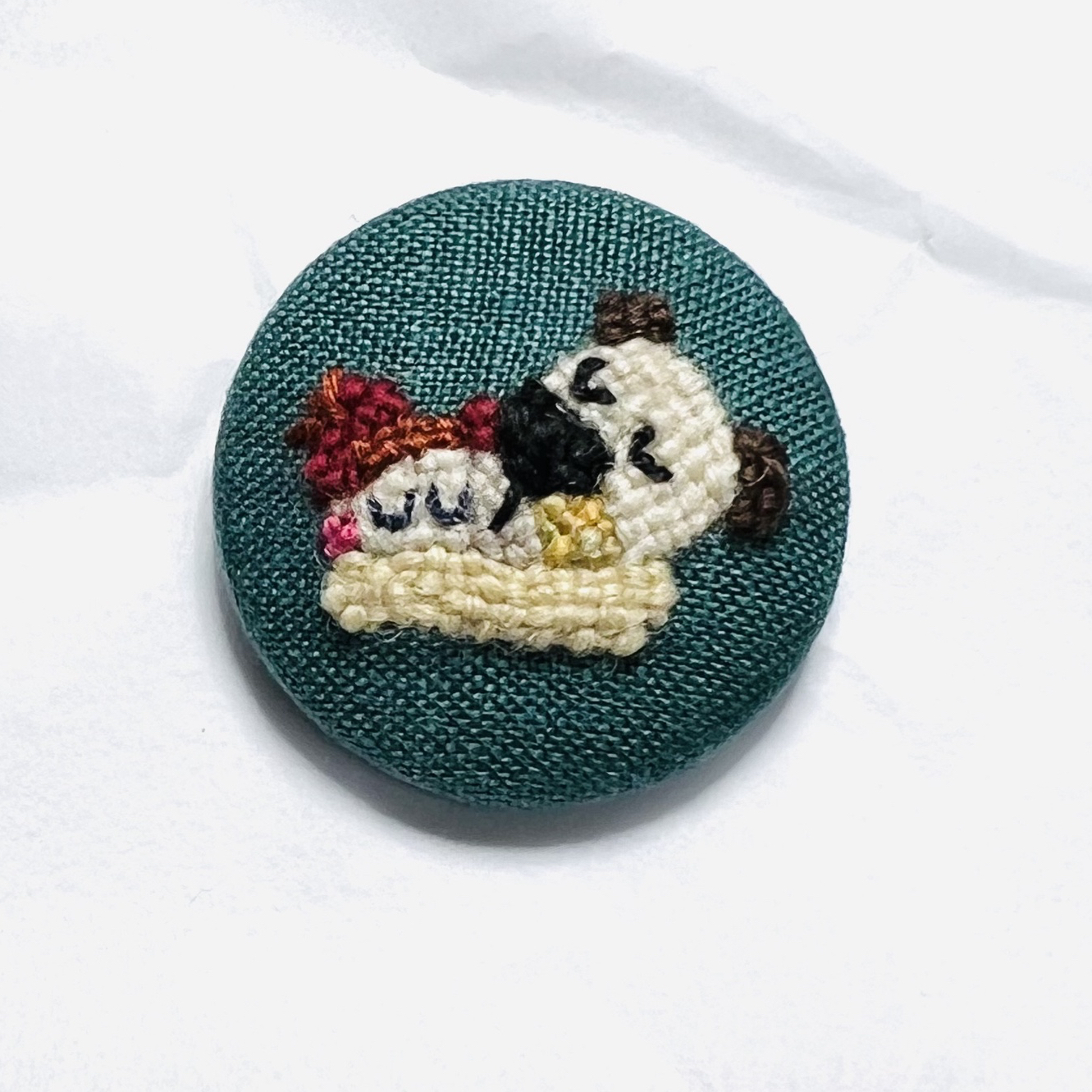 SALE】モザイクダーニング刺繍 ブローチ くるみボタン - liberte