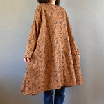 【秋のsale　2800円→2300円】ストレスフリーなAライン　アライグマとボタニカルのワンピース　ブラウン系　サザンクロス生地　胸ポケット　ミディアム丈　ゆったりサイズ