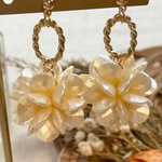《人気》11 イヤリング　ピアス　花　フラワー　フラワーボール　パール　結婚式　清楚　上品　成人式　パーティ　ブライダル　ゴールド　編みフラワー　アクリル　ツイスト　着物　和　大ぶり
