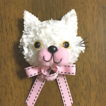 白いねこちゃんのブローチ
