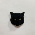 羊毛フェルト 猫ブローチ 黒猫 金眼