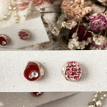 [ピアス]ツイード風　ボルドー×ゴールド　レジン　アクセサリー　ネイル風　上品　小粒　アシンメトリー　アゲートスライス　金属アレルギー対応　サージカルステンレス