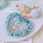 【冬季限定】Flowerハートのシャカシャカキーホルダー　ハンドメイドレジン　キーホルダー　ハンドメイドキーホルダー　シャカシャカキーホルダー　テディベア　クリスマスプレゼント　ギフト　冬季限定