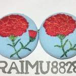 🌼【nobrito405様】ご注文品…カーネーション刺繍クルミボタンブローチ