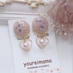 パールが揺れるダスティピンクのイヤリング ピアス