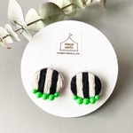 ストライプ刺繍のピアス(イヤリング)