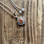 小さなカンテラオパールのマクラメネックレスc