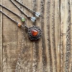 小さなカンテラオパールのマクラメネックレスb