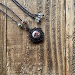 小さなカンテラオパールのマクラメネックレスa