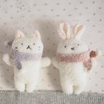 雪うさぎちゃん、ゆきんこ猫ちゃん（ポンポンマフラー付き、ぬいぐるみ素材ホワイト）