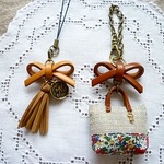 ☆Ｍさま　オーダー品☆レザーリボン&ミニバッグのバッグチャーム・レザーリボン＆タッセルストラップ