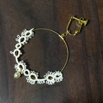 タティングレースのフープイヤリング