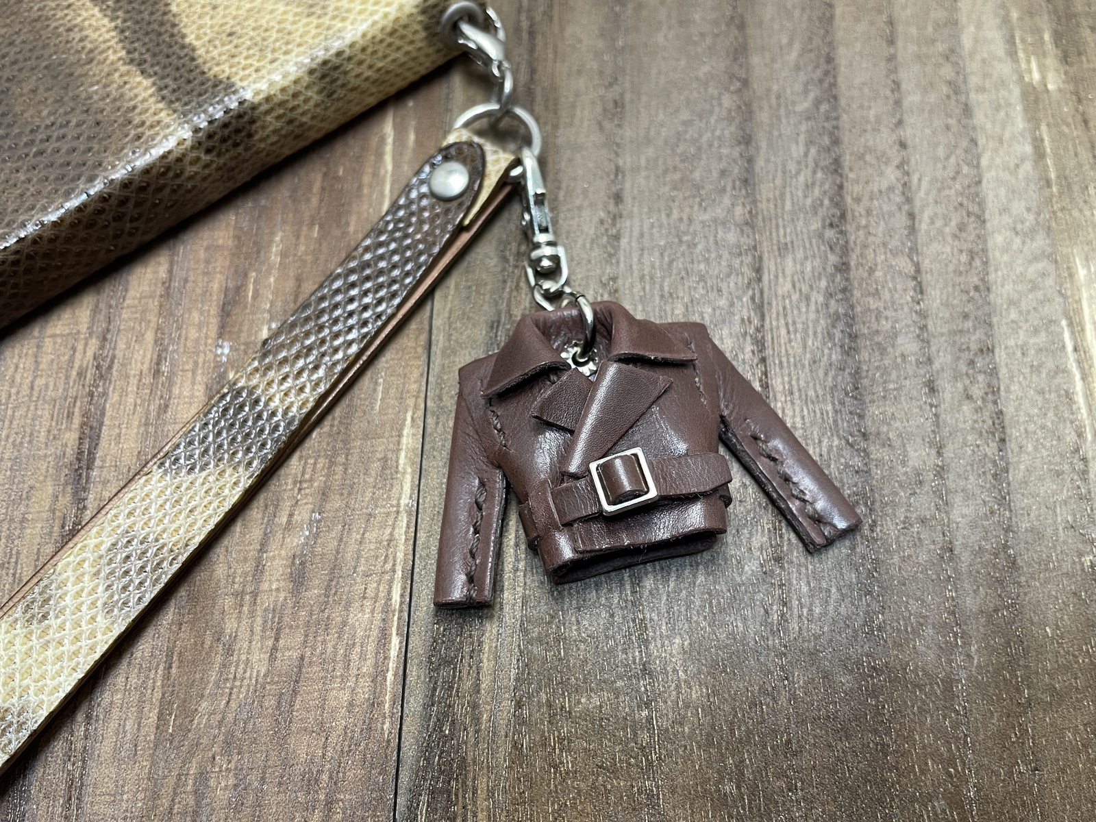 正規品 mcm ライオン 革 ライダース マスコット　キーホルダー 中古良好 2025年最新】mcm ライオンの人気アイテム - メルカリ