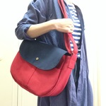 ショルダーＭ　アカ×コン　帆布