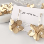再販　Flower bouquet pierce イヤリング　マットゴールド　ブライダル　ウェディング　およばれ