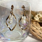 ピアス　イヤリング　300円　コットンパール　シンプル　ゴールド　結婚式　パーティ　花弁　ワイヤーフラワー　ツイスト　ねじれ　成人式　卒園式　卒業式　入学式　入園式　フォーマル　和　着物