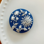 刺繍くるみボタン（ヘアゴム/ブローチ）