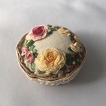 薔薇の刺繍の針山⑥