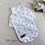 犬服！小型犬DMサイズ(胴長) いちご柄ハイネック🍓/完成品