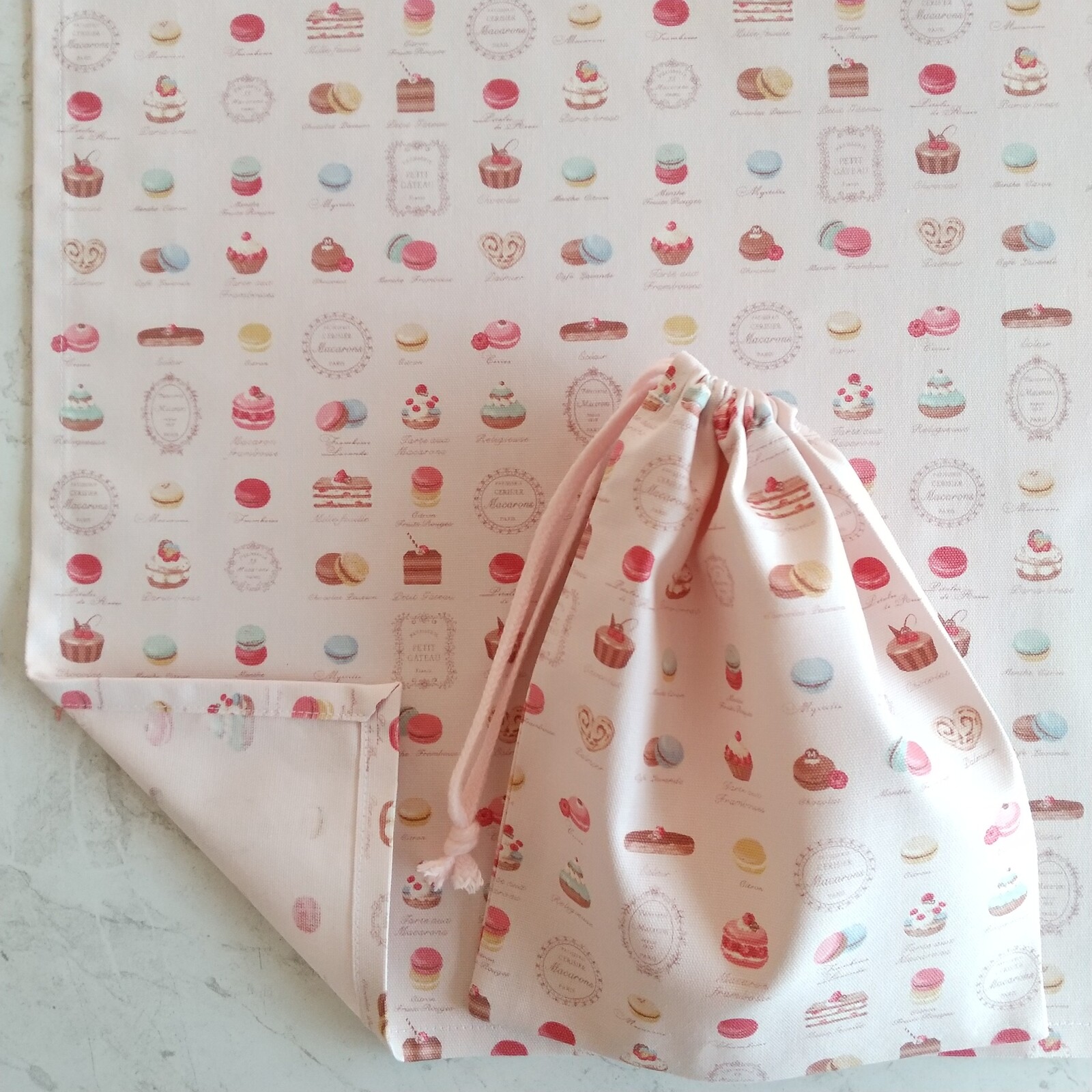 40×60 いちご柄 ランチョンマット 大判*巾着袋セット 女の子 給食