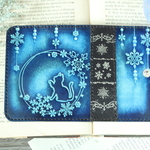 【夜空色】猫と雪の結晶の洋古書風キーケース
