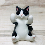 お座りハチワレねっこの置物😳