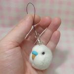 小鳥ストラップ・イヤホンジャック セキセイインコ アルビノ （濃い赤目） budgie★Key chain/phone charm虎皮鸚鵡 羊毛フェルト 工房小鳥屋さん