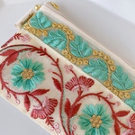 【中】インド刺繍のファスナーポーチ