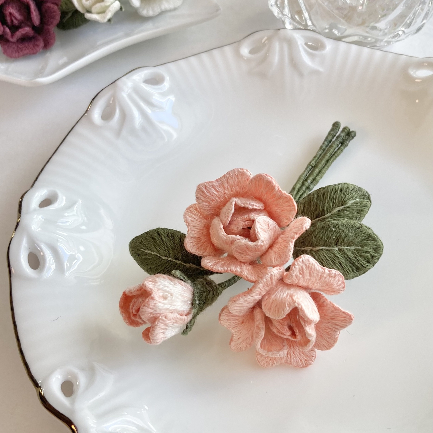 薔薇　彫刻アート　ブローチ　天然素材 薔薇 彫刻アート ブローチ 天然素材