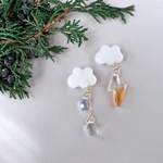 rain DROR ［雲と雷・オレンジ］雨降りレジンのイヤリング　ゴールド　雲　雨　梅雨　アシンメトリー　送料無料　 earrings