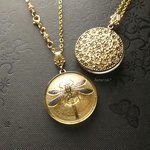 チェコガラスボタン31mm＊蜻蛉 ＆ フラワーガーデン＊両面ペンダント