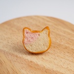 ミニチュアいちごねこパン ブローチ／フェイクスイーツ