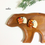 ぎゅーっとするシロクマさんのブローチ
