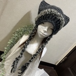 ☆ストラップ、ファー付キラキラ✨️猫耳 ニット帽☆ラメ入りブラック×ブラックファー