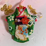 金彩入りちりめん白兎(緑)☆着物ストラップ👘