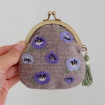 アネモネ刺繍のがま口