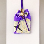 （祝いの空シリーズ紫）元巫女が作る花のお守り袋