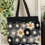 157-4.(sale)モノトーン花モチーフのニットバッグ